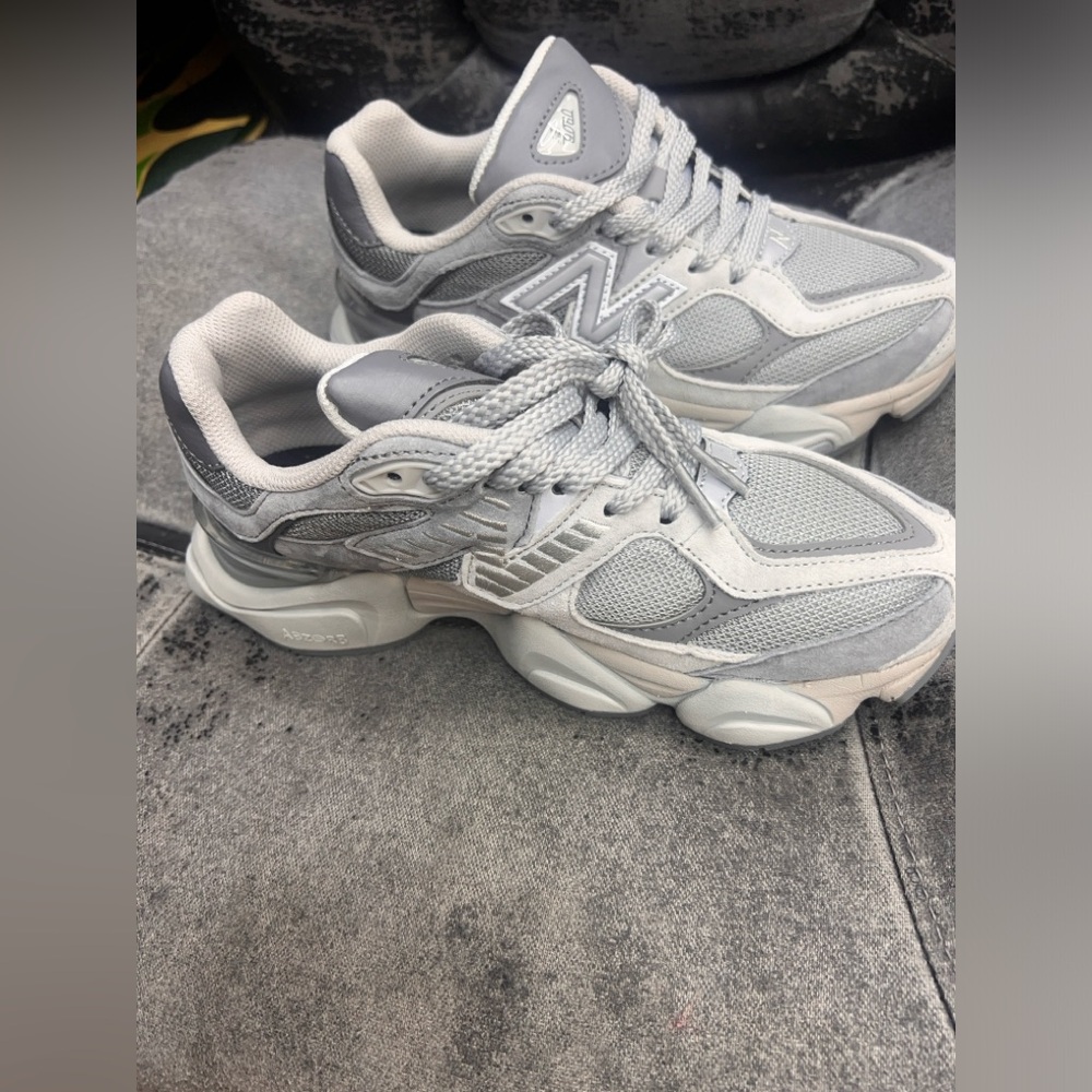 (NEW) New Balance 9060 Shadow Grey Concrete Silver Metallic Sneakers - Picture 8 of 11